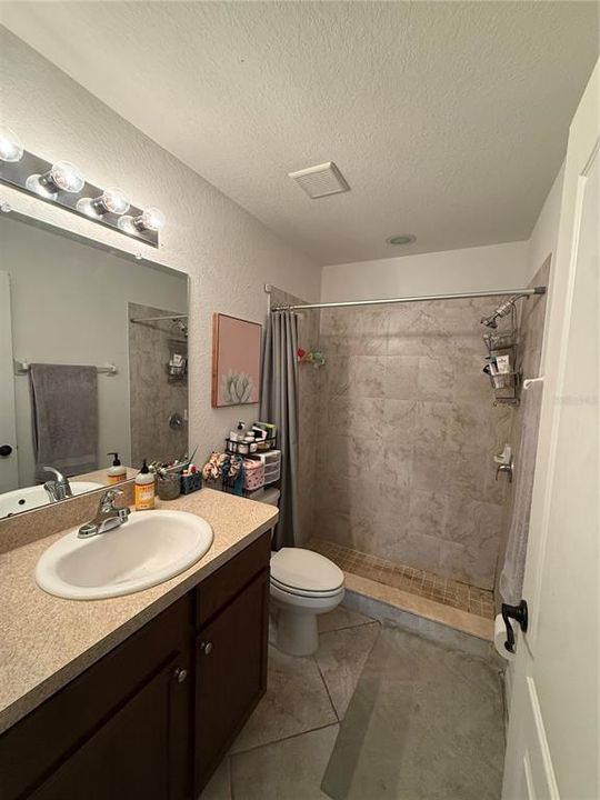 Activo con contrato: $243,900 (3 camas, 2 baños, 1184 Pies cuadrados)