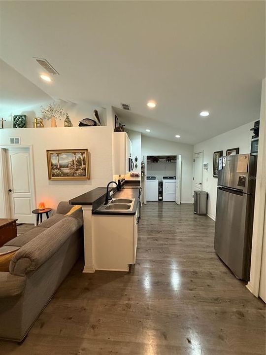 Activo con contrato: $243,900 (3 camas, 2 baños, 1184 Pies cuadrados)