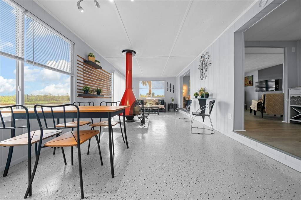 For Sale: $250,000 (2 beds, 2 baths, 960 Square Feet)