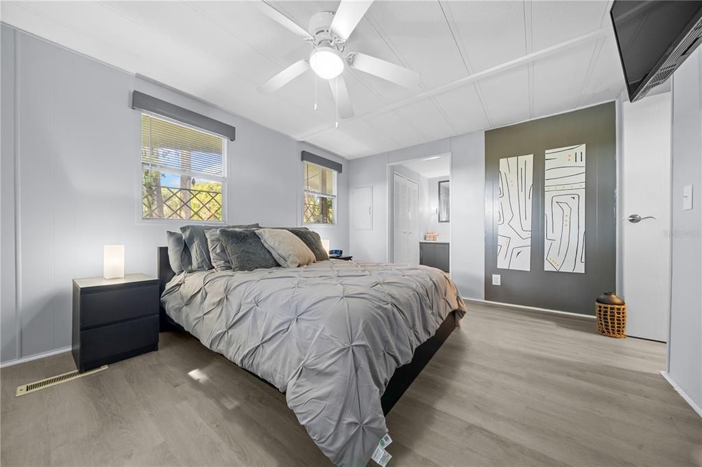 For Sale: $250,000 (2 beds, 2 baths, 960 Square Feet)