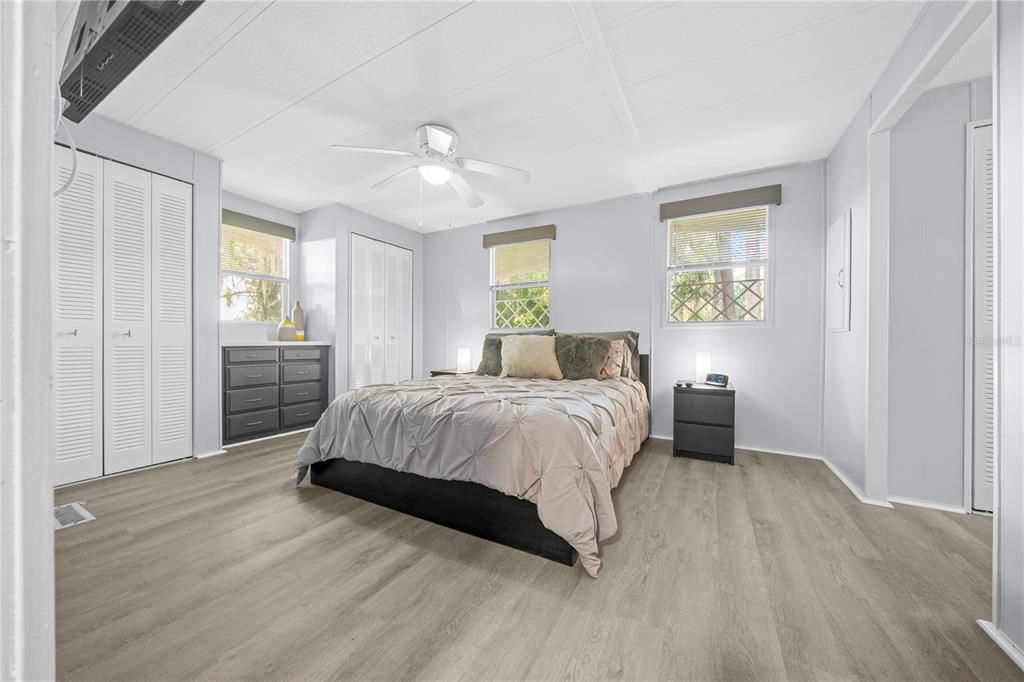 For Sale: $250,000 (2 beds, 2 baths, 960 Square Feet)