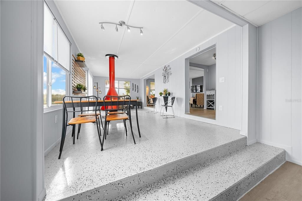 For Sale: $250,000 (2 beds, 2 baths, 960 Square Feet)