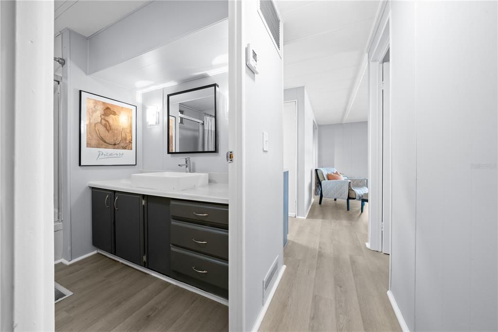 For Sale: $250,000 (2 beds, 2 baths, 960 Square Feet)