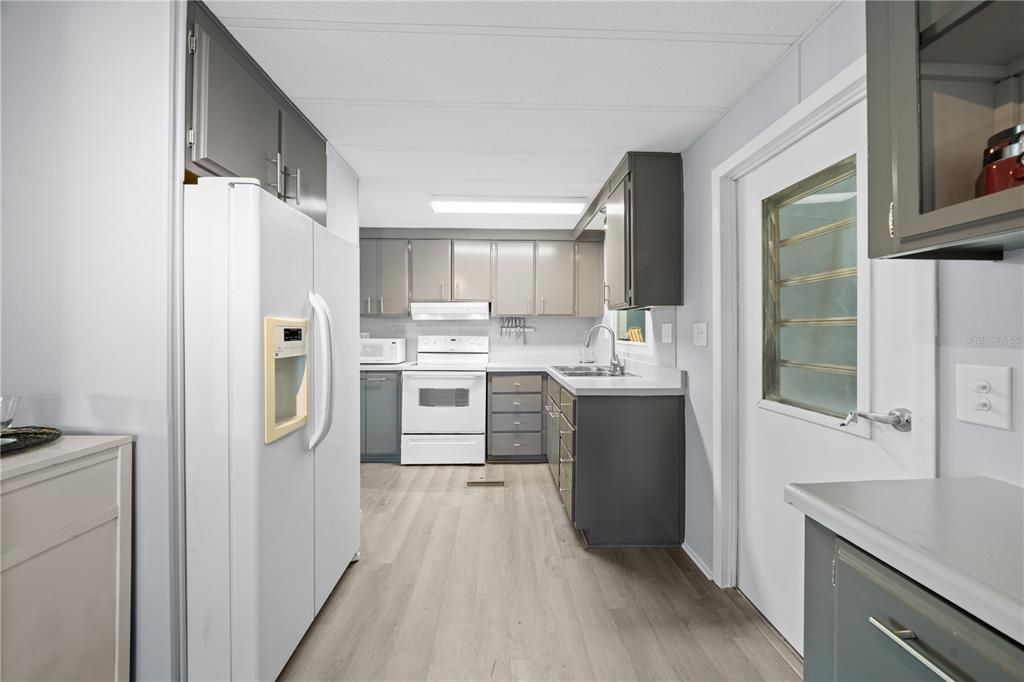 For Sale: $250,000 (2 beds, 2 baths, 960 Square Feet)