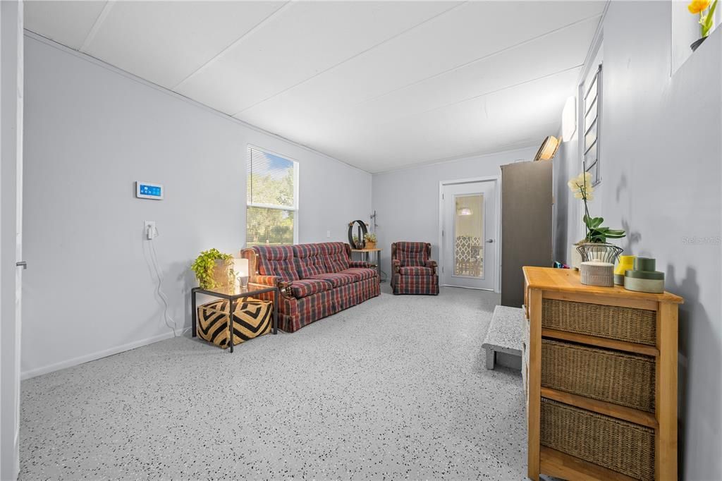 For Sale: $250,000 (2 beds, 2 baths, 960 Square Feet)