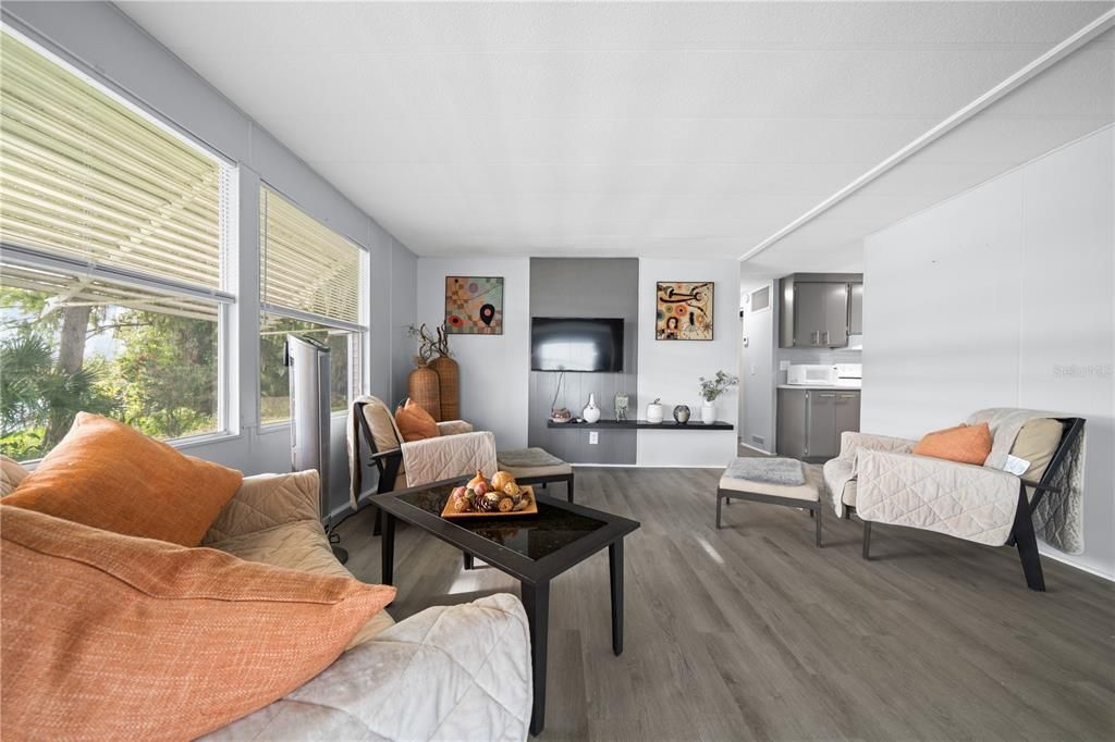 For Sale: $250,000 (2 beds, 2 baths, 960 Square Feet)