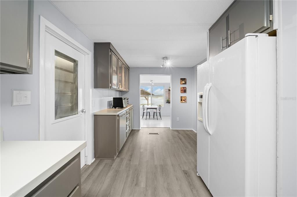 For Sale: $250,000 (2 beds, 2 baths, 960 Square Feet)