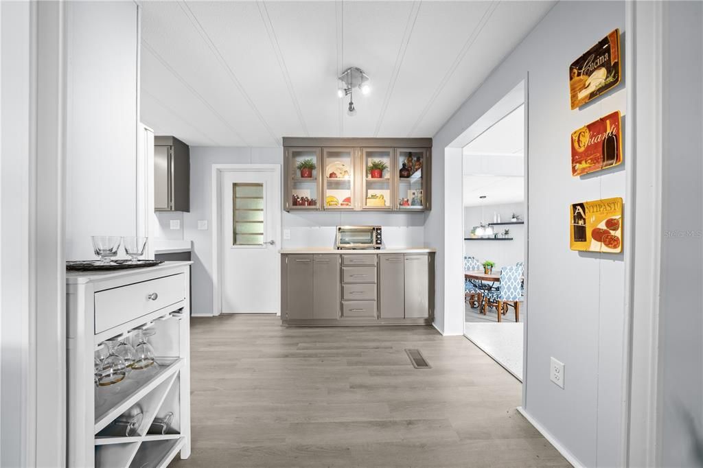 For Sale: $250,000 (2 beds, 2 baths, 960 Square Feet)