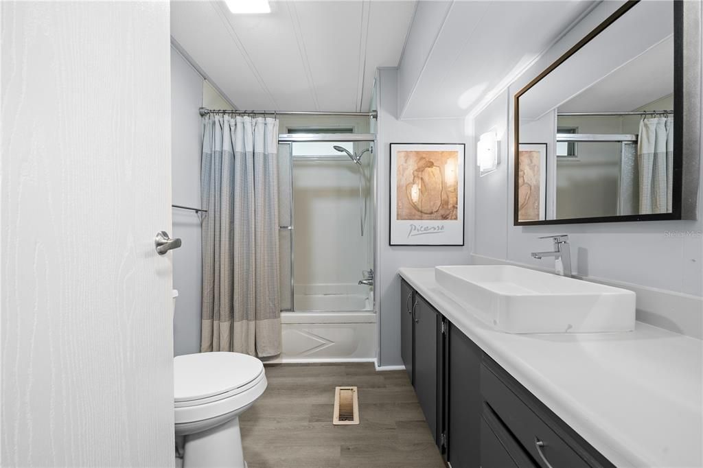 For Sale: $250,000 (2 beds, 2 baths, 960 Square Feet)