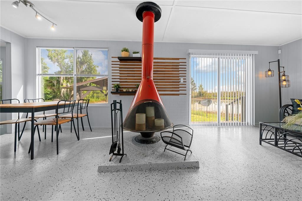 For Sale: $250,000 (2 beds, 2 baths, 960 Square Feet)