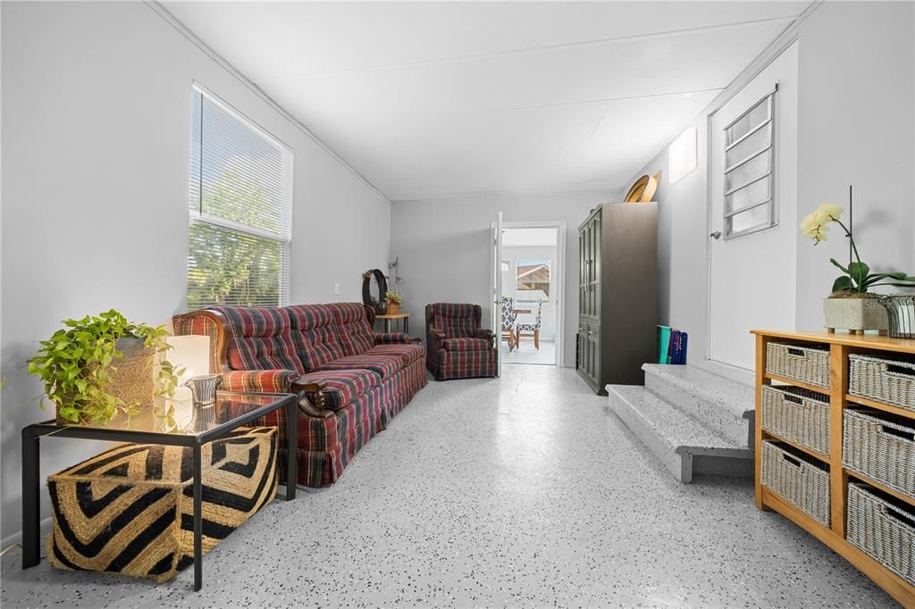 For Sale: $250,000 (2 beds, 2 baths, 960 Square Feet)