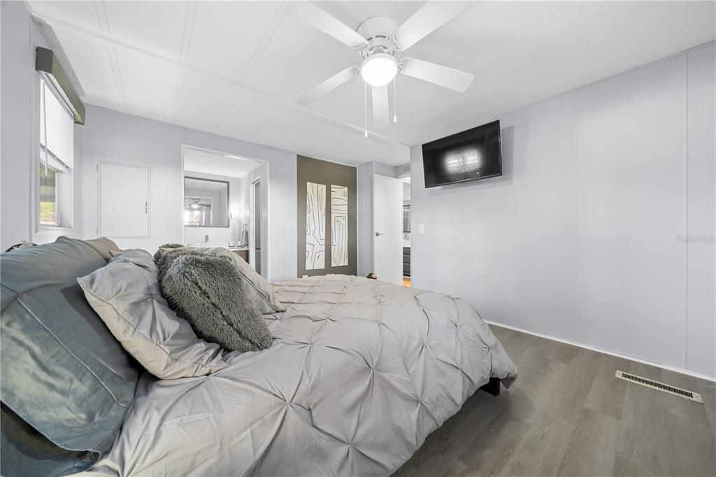 For Sale: $250,000 (2 beds, 2 baths, 960 Square Feet)