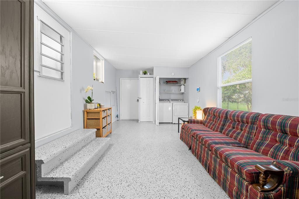 For Sale: $250,000 (2 beds, 2 baths, 960 Square Feet)