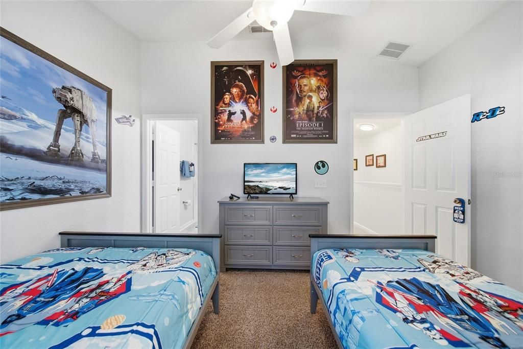 For Sale: $449,000 (3 beds, 3 baths, 1440 Square Feet)