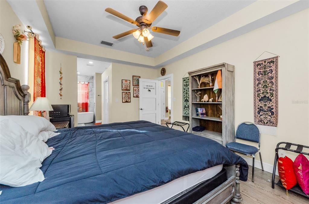 For Sale: $800,000 (4 beds, 2 baths, 1926 Square Feet)