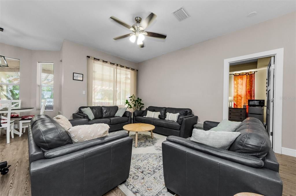 For Sale: $800,000 (4 beds, 2 baths, 1926 Square Feet)