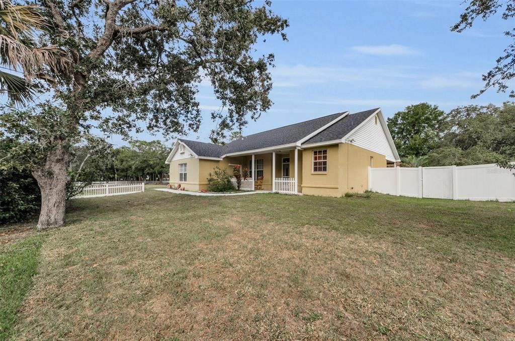 For Sale: $800,000 (4 beds, 2 baths, 1926 Square Feet)