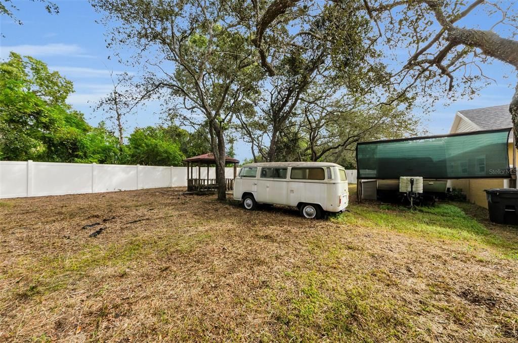 For Sale: $800,000 (4 beds, 2 baths, 1926 Square Feet)