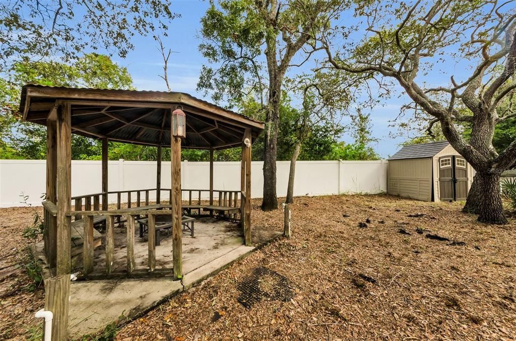 For Sale: $800,000 (4 beds, 2 baths, 1926 Square Feet)