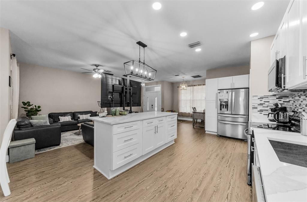 For Sale: $800,000 (4 beds, 2 baths, 1926 Square Feet)