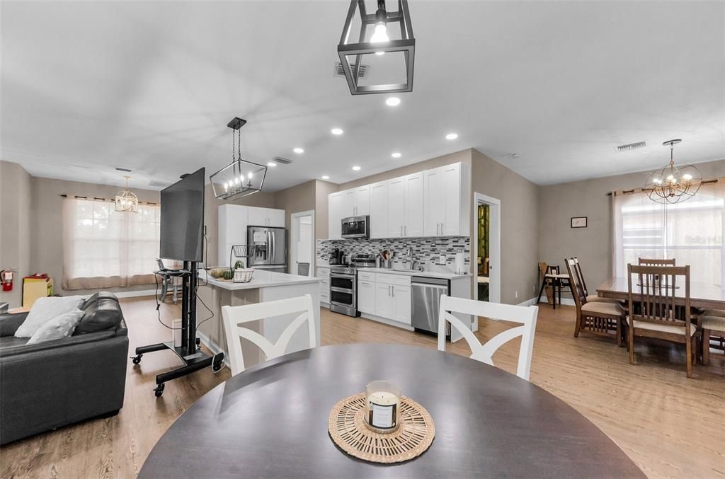 For Sale: $800,000 (4 beds, 2 baths, 1926 Square Feet)