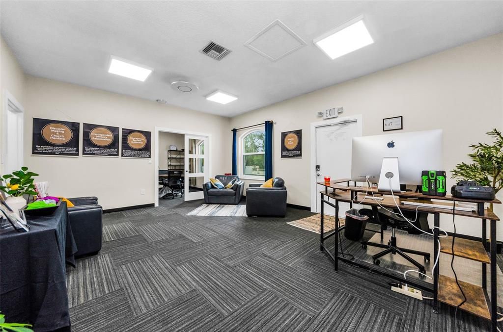 For Sale: $800,000 (4 beds, 2 baths, 1926 Square Feet)