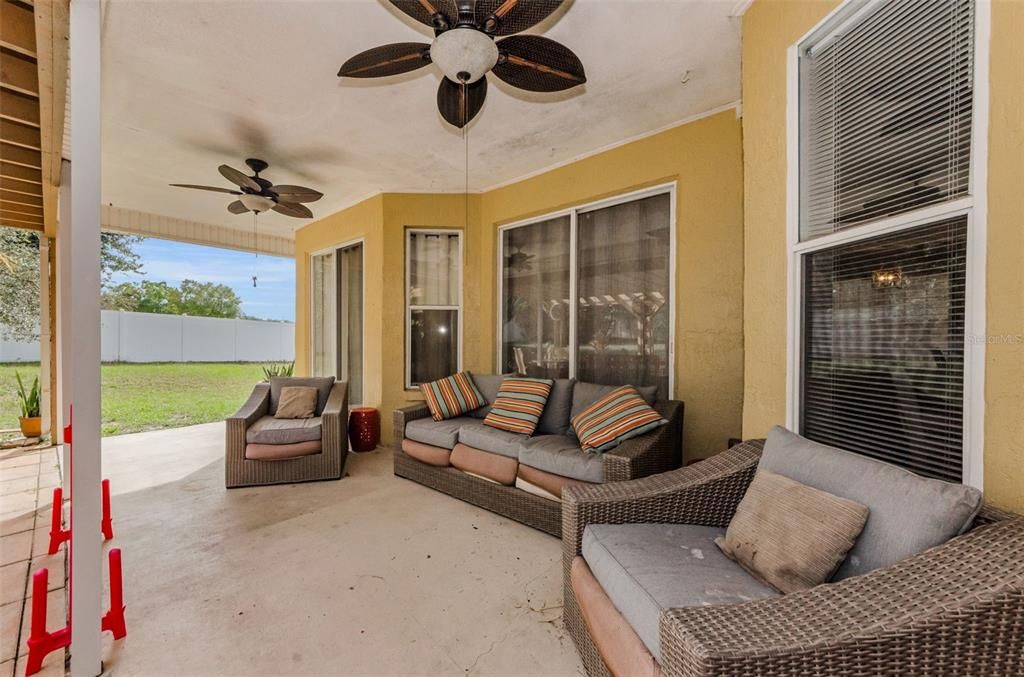 For Sale: $800,000 (4 beds, 2 baths, 1926 Square Feet)