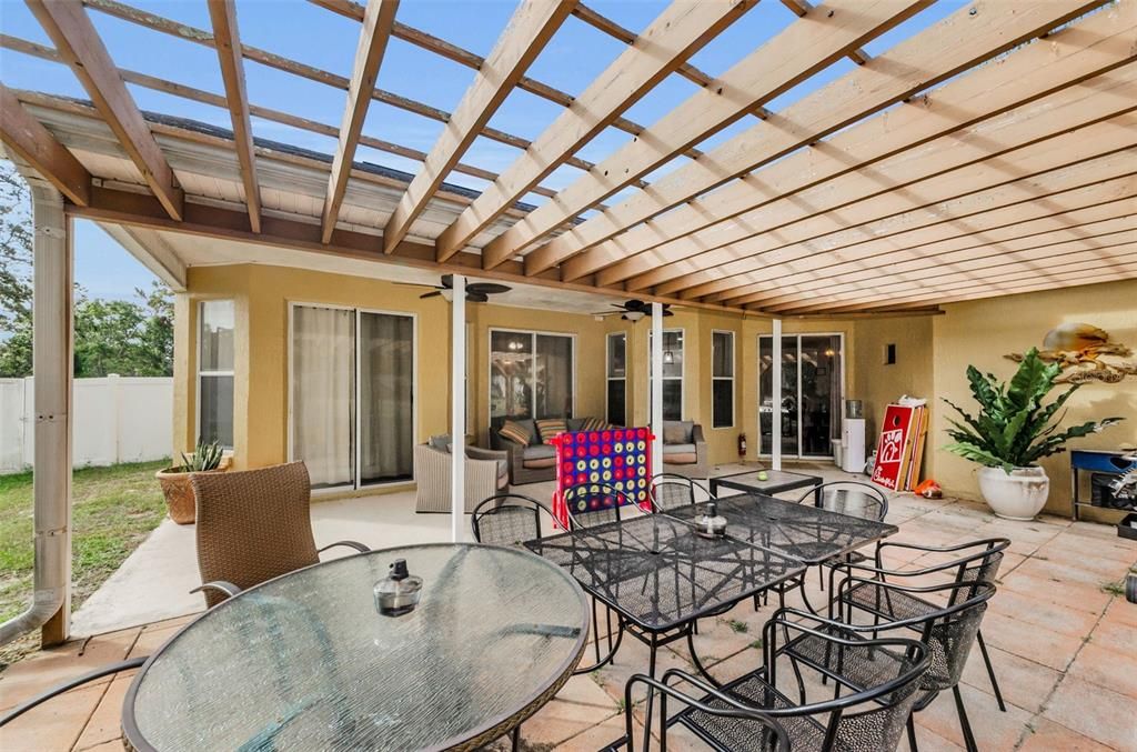 For Sale: $800,000 (4 beds, 2 baths, 1926 Square Feet)