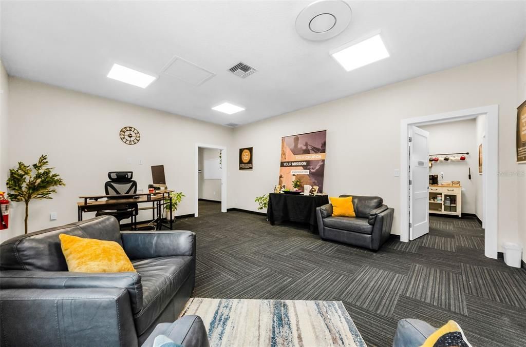 For Sale: $800,000 (4 beds, 2 baths, 1926 Square Feet)