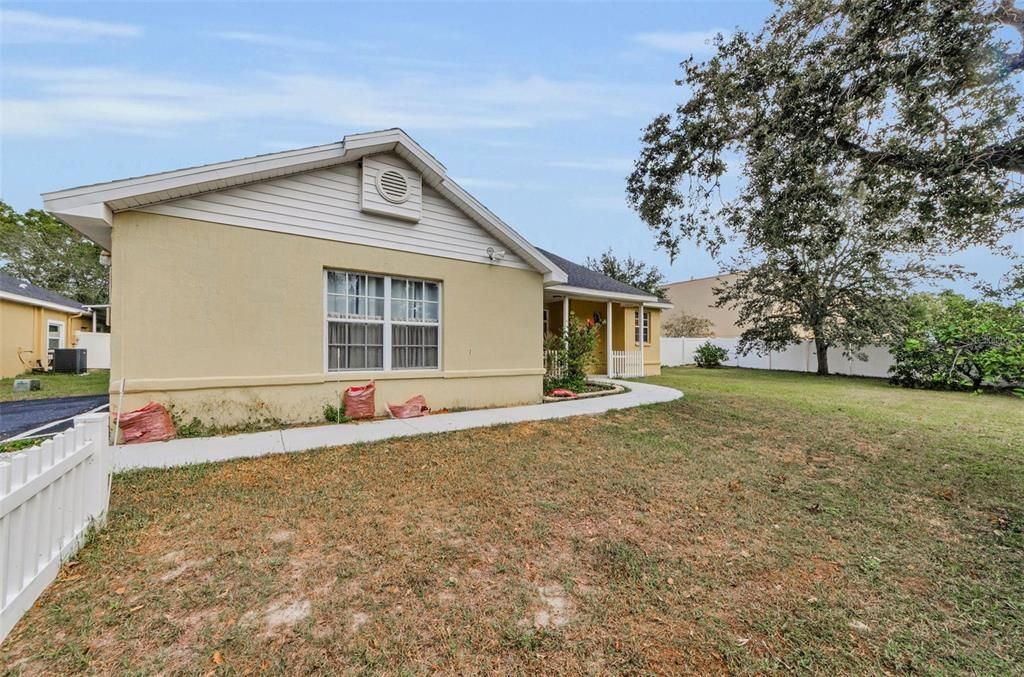 For Sale: $800,000 (4 beds, 2 baths, 1926 Square Feet)