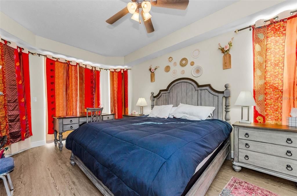 For Sale: $800,000 (4 beds, 2 baths, 1926 Square Feet)