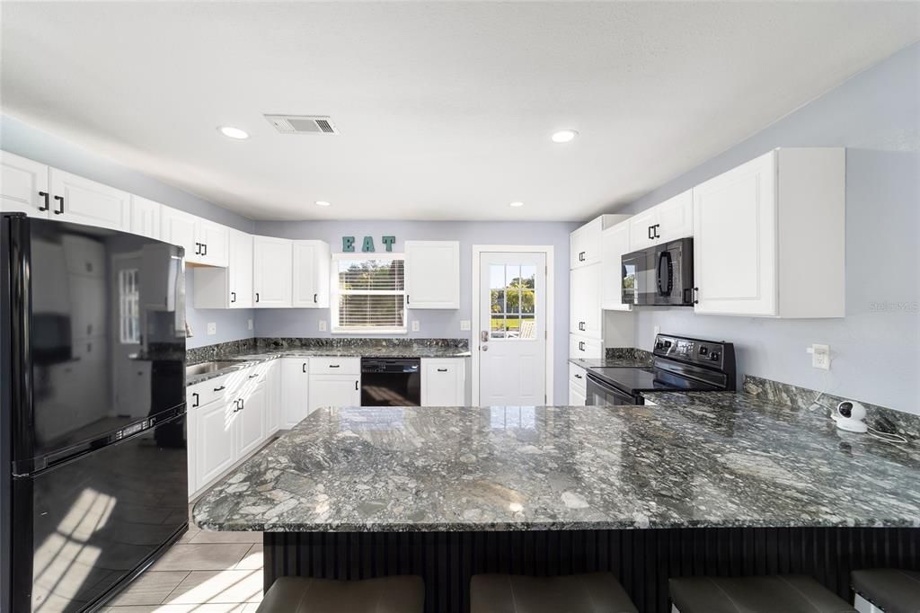 Activo con contrato: $365,000 (3 camas, 2 baños, 1392 Pies cuadrados)