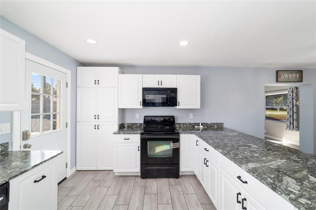 Activo con contrato: $365,000 (3 camas, 2 baños, 1392 Pies cuadrados)