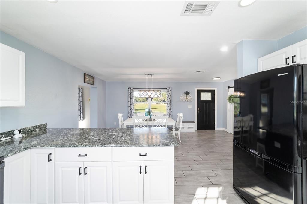 Activo con contrato: $365,000 (3 camas, 2 baños, 1392 Pies cuadrados)