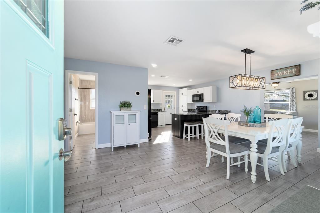 Activo con contrato: $365,000 (3 camas, 2 baños, 1392 Pies cuadrados)