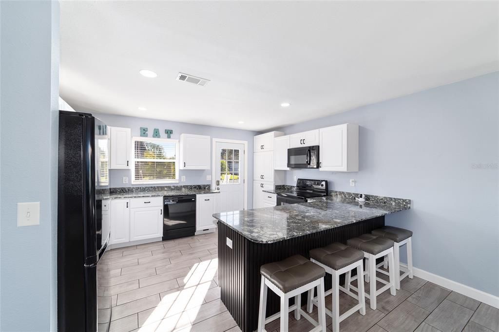 Activo con contrato: $365,000 (3 camas, 2 baños, 1392 Pies cuadrados)