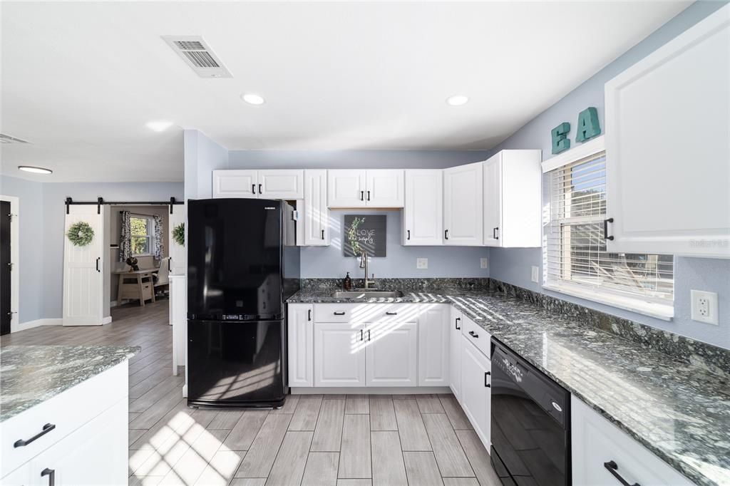 Activo con contrato: $365,000 (3 camas, 2 baños, 1392 Pies cuadrados)