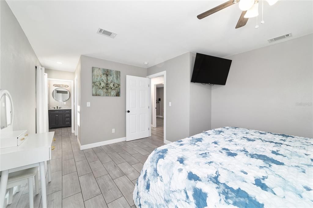 Activo con contrato: $365,000 (3 camas, 2 baños, 1392 Pies cuadrados)