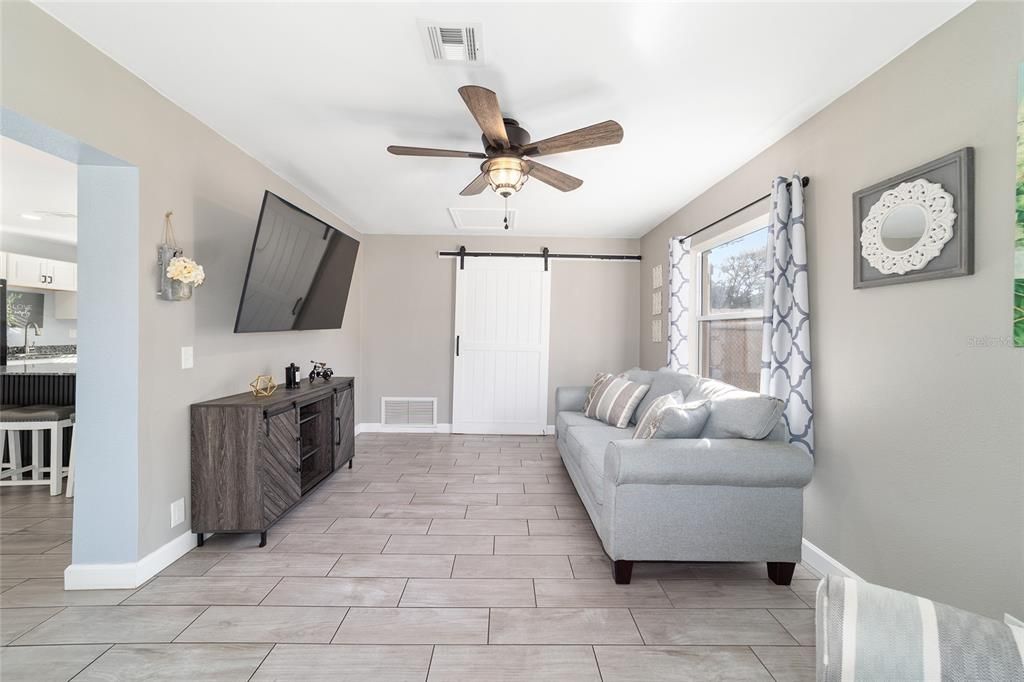 Activo con contrato: $365,000 (3 camas, 2 baños, 1392 Pies cuadrados)