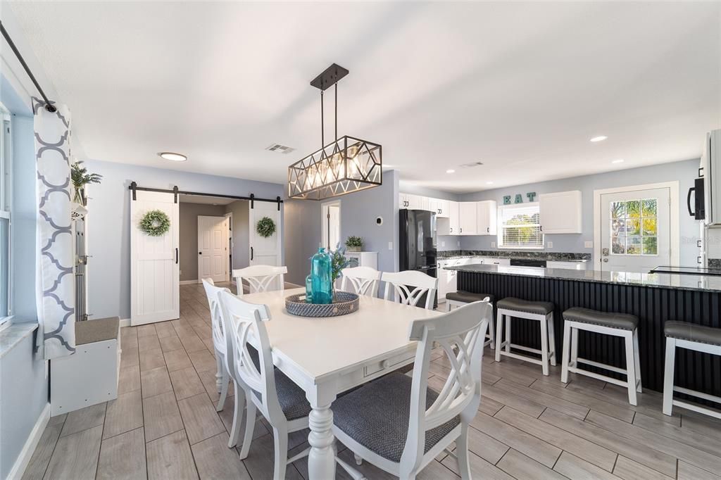 Activo con contrato: $365,000 (3 camas, 2 baños, 1392 Pies cuadrados)