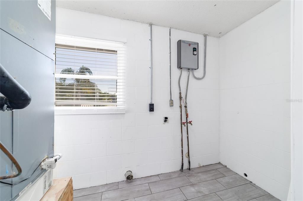 Activo con contrato: $365,000 (3 camas, 2 baños, 1392 Pies cuadrados)