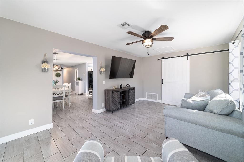 Activo con contrato: $365,000 (3 camas, 2 baños, 1392 Pies cuadrados)