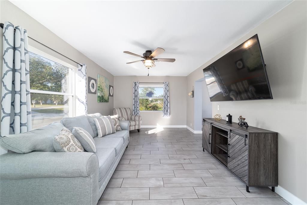 Activo con contrato: $365,000 (3 camas, 2 baños, 1392 Pies cuadrados)