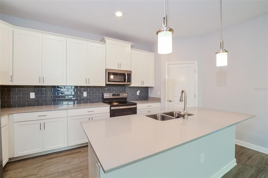 For Rent: $2,295 (3 beds, 2 baths, 2027 Square Feet)