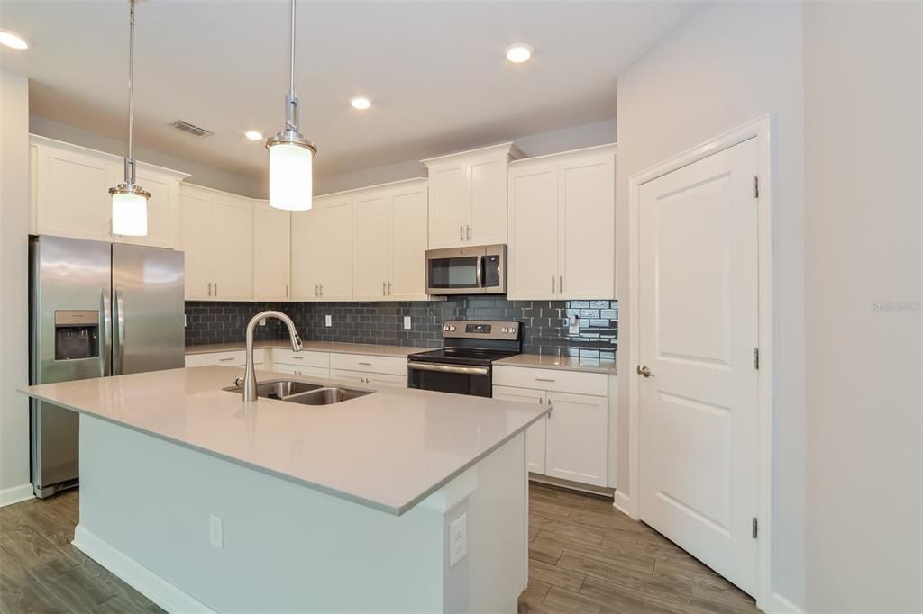 For Rent: $2,295 (3 beds, 2 baths, 2027 Square Feet)