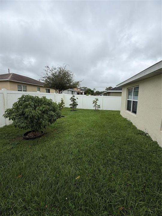 待售: $365,000 (4 贝兹, 2 浴室, 2116 平方英尺)