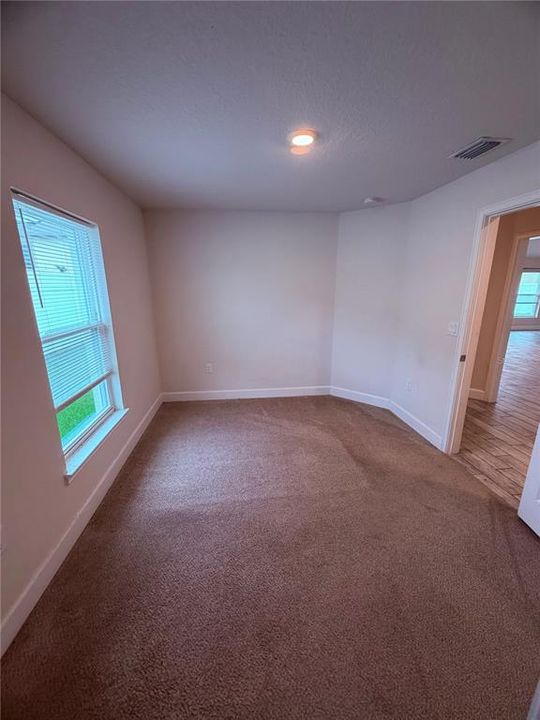 待售: $365,000 (4 贝兹, 2 浴室, 2116 平方英尺)