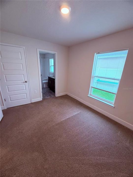 待售: $365,000 (4 贝兹, 2 浴室, 2116 平方英尺)