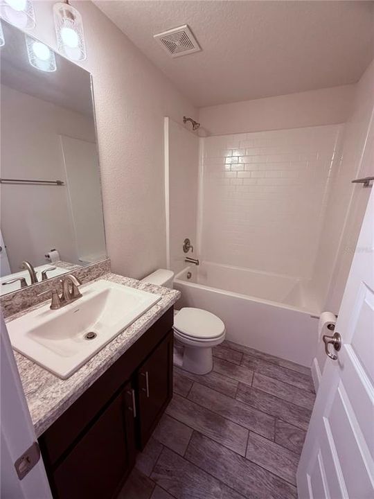 待售: $365,000 (4 贝兹, 2 浴室, 2116 平方英尺)