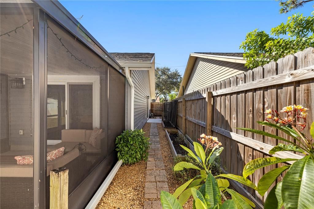 Activo con contrato: $387,000 (3 camas, 2 baños, 1348 Pies cuadrados)